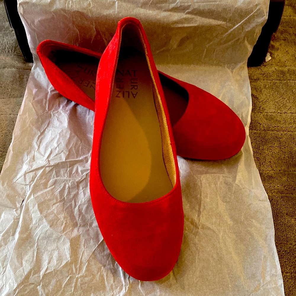 Brand New in Box with Tags NATURALIZER Sz 6M MAXWELL HOT SAUCE suede shoes